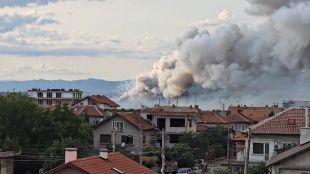 Двама са тежко пострадали в взрива на складове за фойерверки