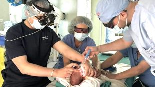Офталмолозите на УМБАЛ Александровска оперираха недоносено бебе родено в 26