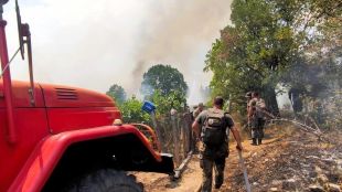 Борбата с пожарите: България помоли Турция за помощ, дойдоха и хеликоптери от Чехия