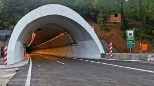 Пуснаха движението в тунелите "Правешки ханове" и "Топли дол" в посока Варна