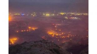 Гръцките пожарникари вече втори ден се борят с пожар на