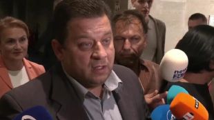 Председателят на парламентарната група на партия Величие Николай Марков не