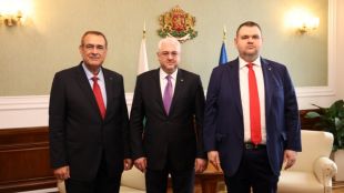 Председателите на ДПС Делян Пеевски и Джевдет Чакъров проведоха среща