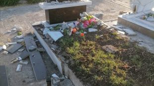 Гробищният пак на Нова Загора осъмна със спираща дъха гледка