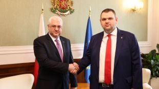 Председателите на ДПС Делян Пеевски и Джевдет Чакъров проведоха среща