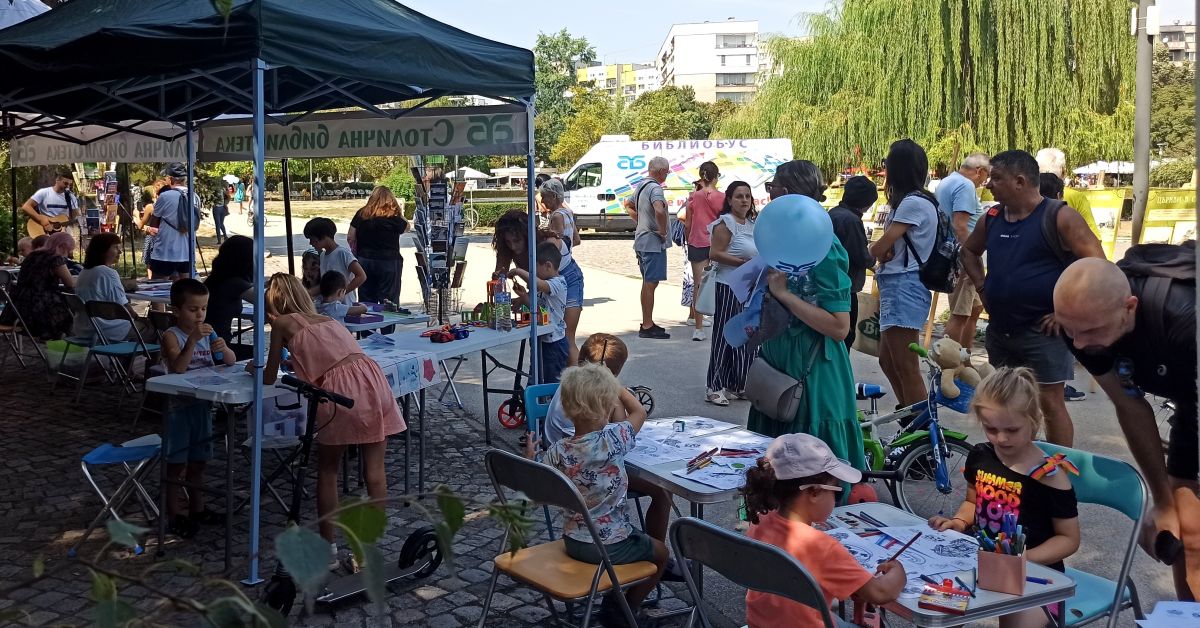 Продължава кампанията „Зелени библиотеки в парковете на София“ - Труд