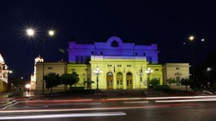 Историческата сграда на българския парламент беше осветена с цветовете на