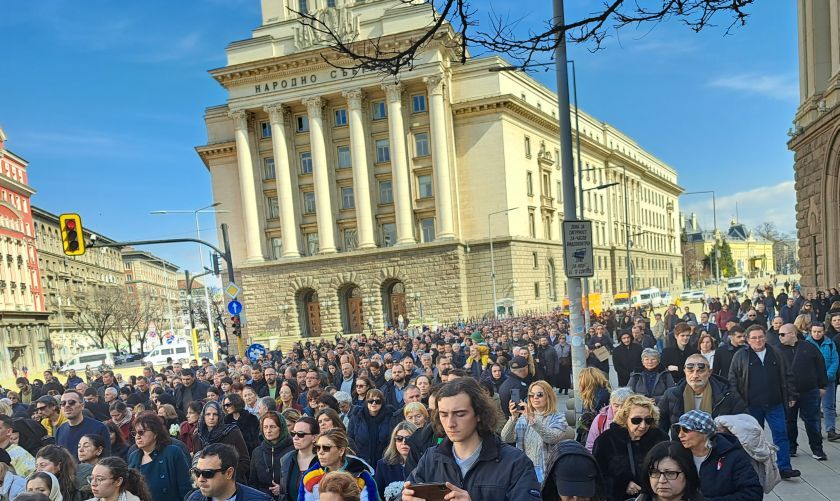 ГЕРБ-СДС спечели категорично извънредния парламентарен вот с 21.1%. В оспорвана