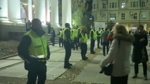 Засилено полицейско присъствие пред Народния театър в София Причината е