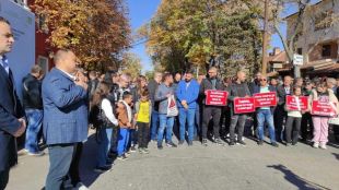 Жители на Катуница протестират заради замърсения въздух от тлеещото близо