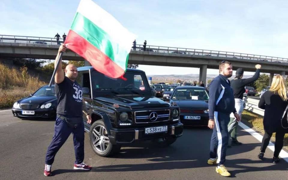 Един призрак броди из България