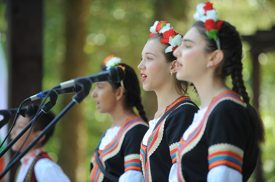 Откриха събора за народно творчество в Черни Вит (СНИМКИ)