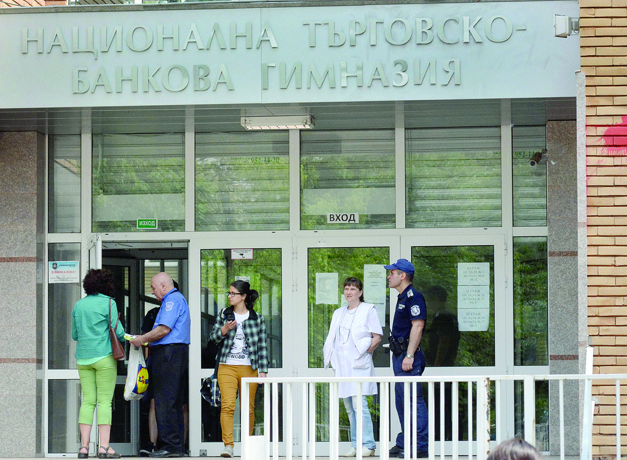 Мерят температурата два пъти преди матурата