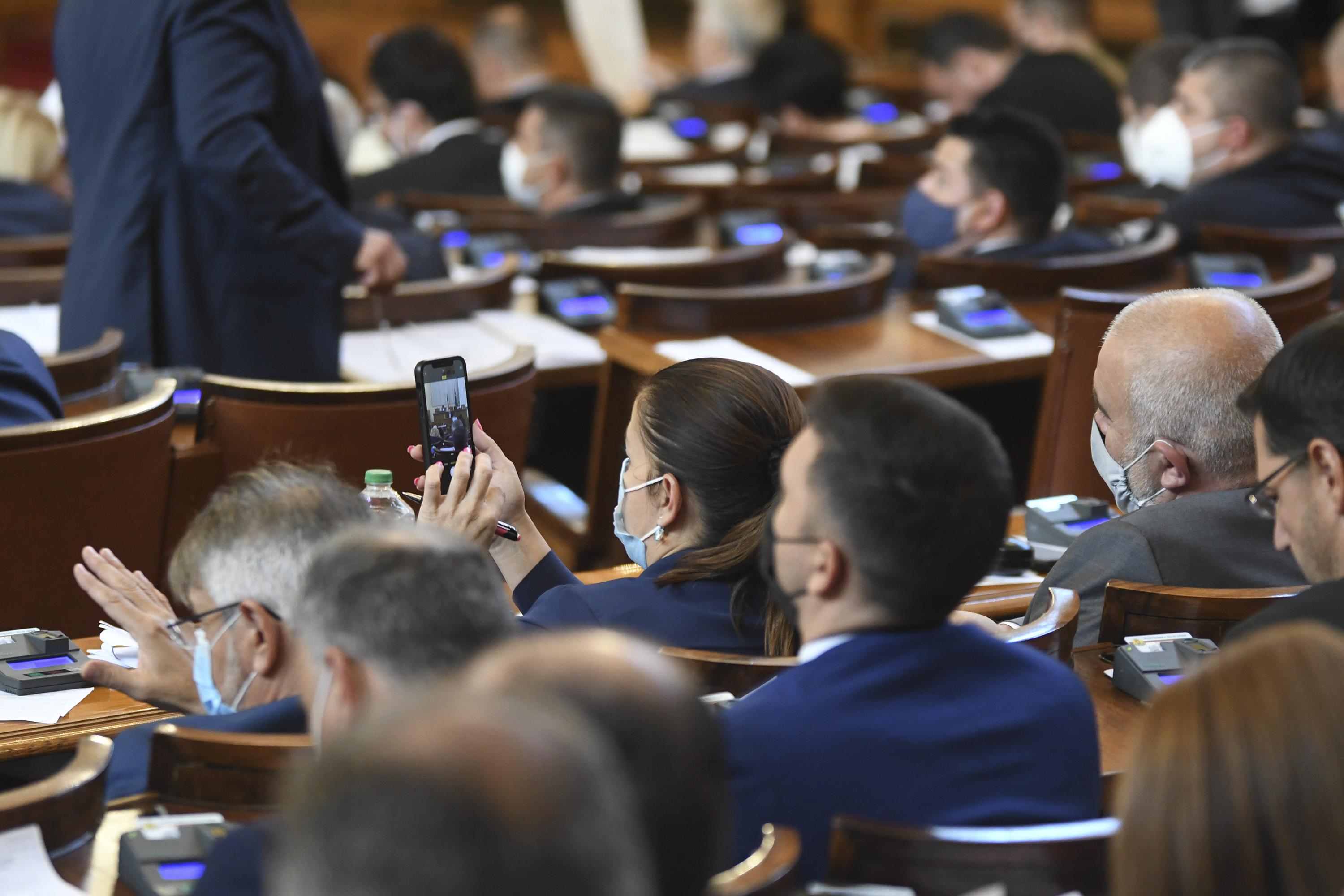 Гледайте НА ЖИВО дебатите по актуализацията на бюджета (ВИДЕО)