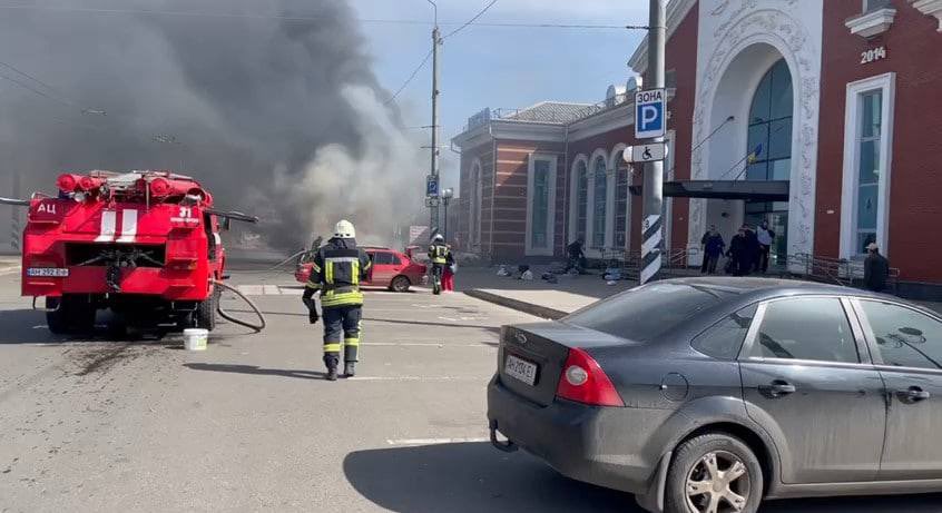 Повече от 30 души са убити, а над 100 ранени при ракетен обстрел на жп гарата в украинския град Краматорск