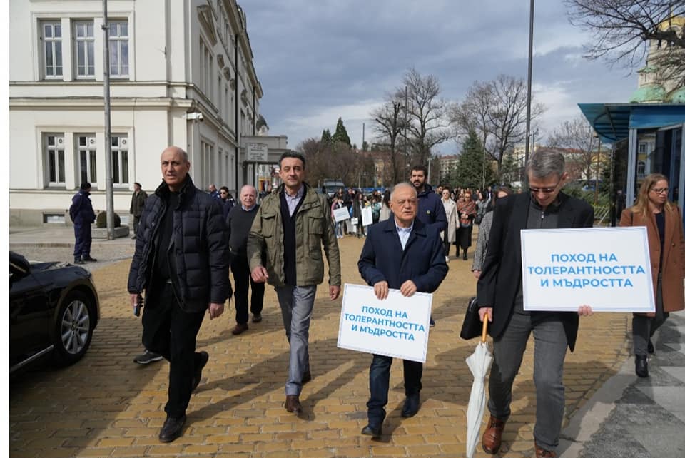 ПП и ДБ вие сте срам и позор за българската демокрация