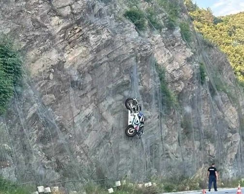 Критично остава състоянието на мъжа, пострадал при катастрофата край Белово