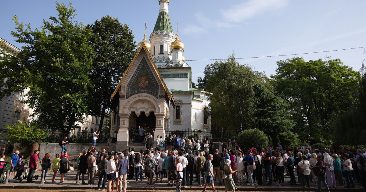 Църковният живот трябва да продължи