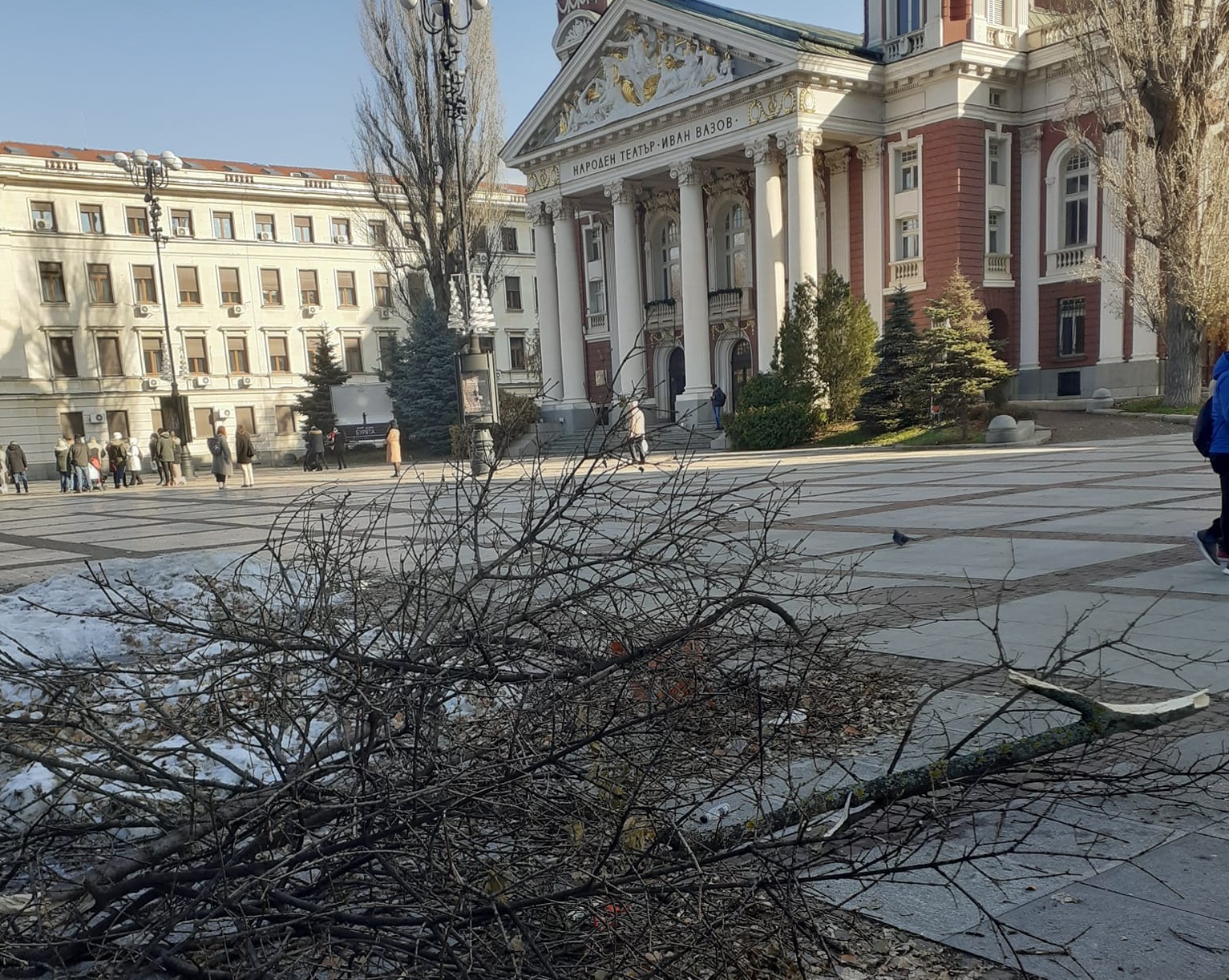 Никога София не е изглеждала така сива в предколедните дни