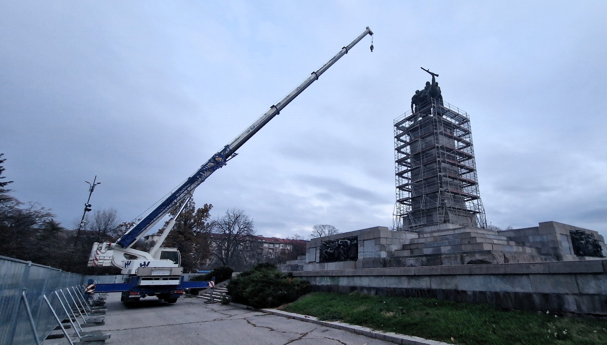 Да поставяме паметниците върху колела