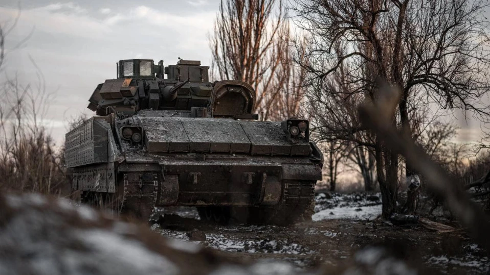 МО на Русия: Екипажът на гаубици Д-30 унищожи бойна машина Bradley