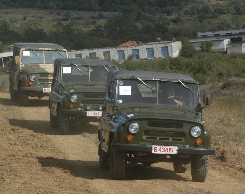 Пращат 90 военни на границата с Турция