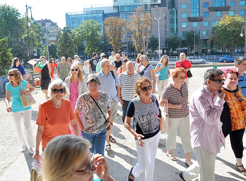 Протестиращи от "Чайка" нахлуха в общината с искане за отмяна на плана на квартала