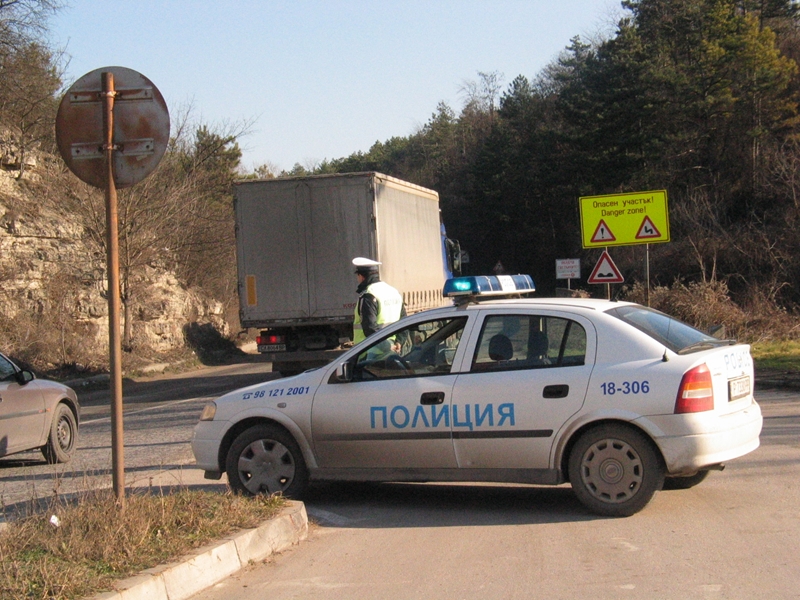 Задържаха тираджия за 200 евро подкуп на полицаи в Бяла