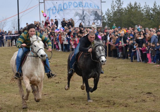 Избират най-добра конска и магарешка прическа в Ценово