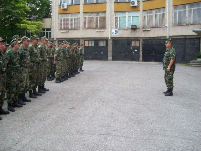 Пращат и военни в Харманли