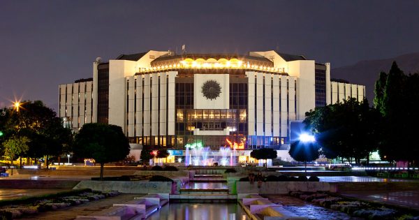 Деница Златевa направи промени в ръководството на НДК