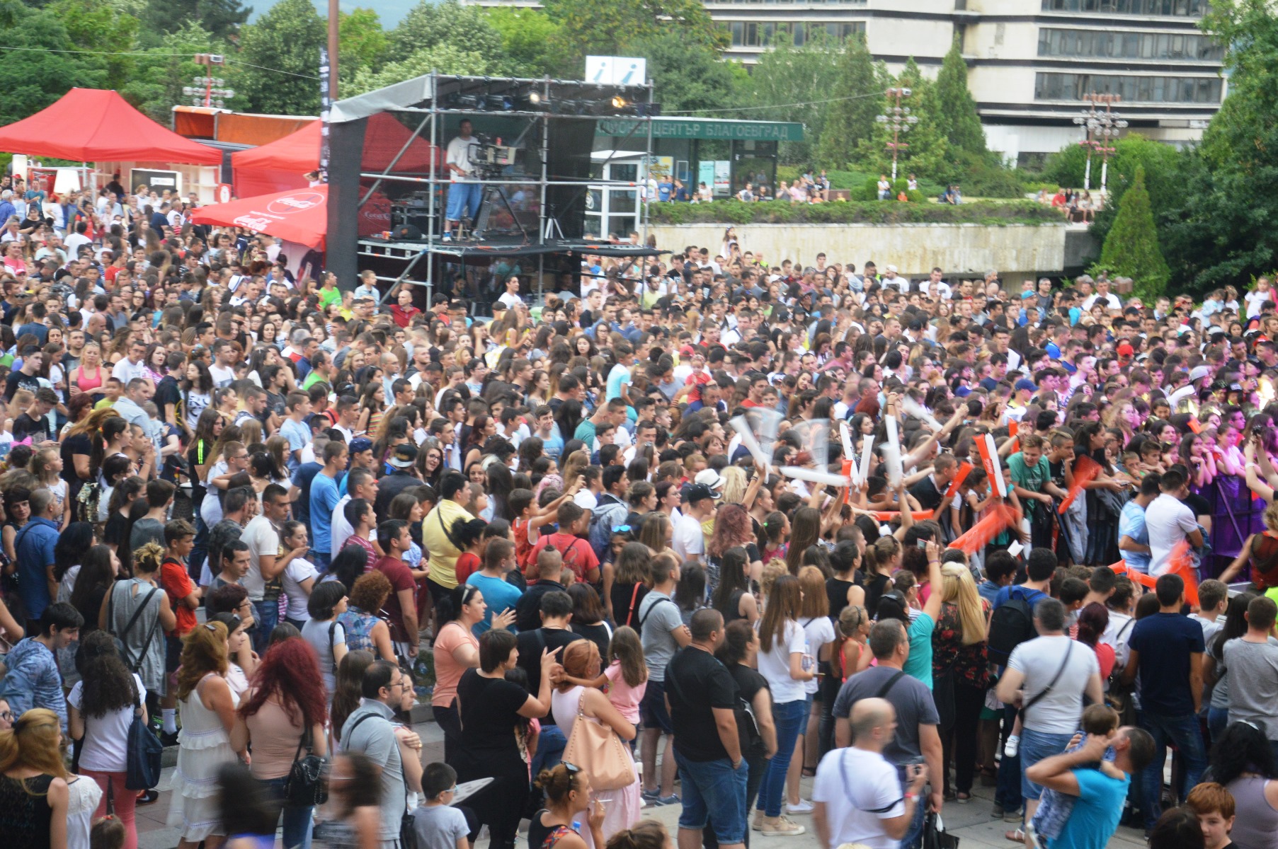 Coca-Cola Happy energy tour и звездите на радио и телевизия The voice направиха хитово шоу в центъра на Благоевград