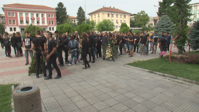 В Бяла си взеха последно сбогом с 18-годишния Алекс