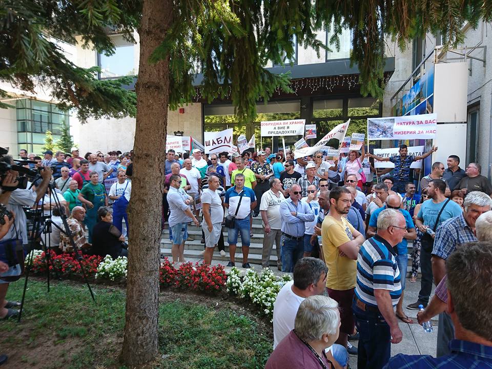 Продължава протестът на земеделци и представители на туристическия бранш от Балчик, Шабла и Каварна