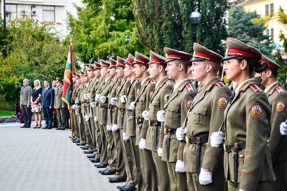 С военен ритуал отбелязаха празника на Търновския гарнизон