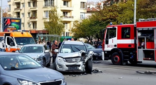 Тежка верижна катастрофа е станала в центъра на София