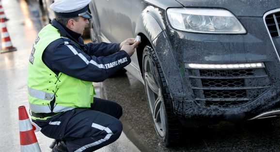 От днес всички автомобили трябва да се движат със зимни гуми или с гуми с грайфер над 4 мм