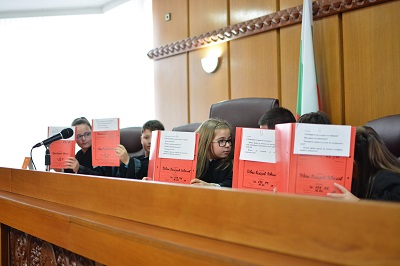 Шерлок Холмс от III а клас влезе в Съдебната палата в Пловдив