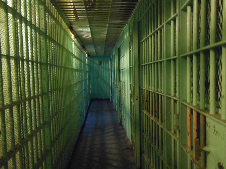 Върнаха в затвора предсрочно освободен грабител рецидивист