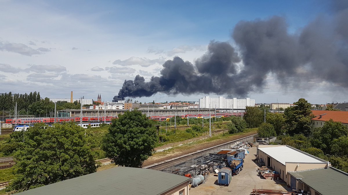 Пожар избухна в търговски център в Берлин (ВИДЕО)