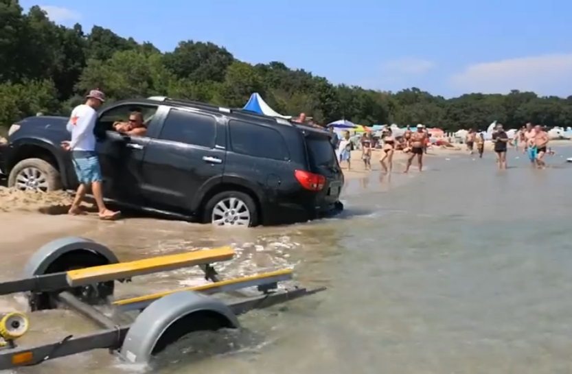 Баровец затъна с джипа си на плаж Перла (ВИДЕО)