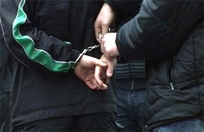 Арестуваха трима румънци, измамили благоевградчанка с фалшиви накити