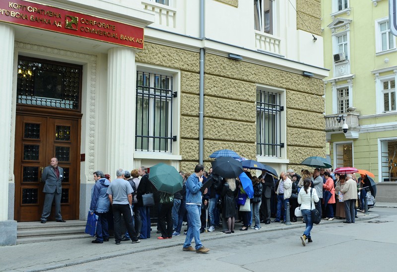 След упрек от премиера Борисов: Разследват квесторите в КТБ (Обзор)