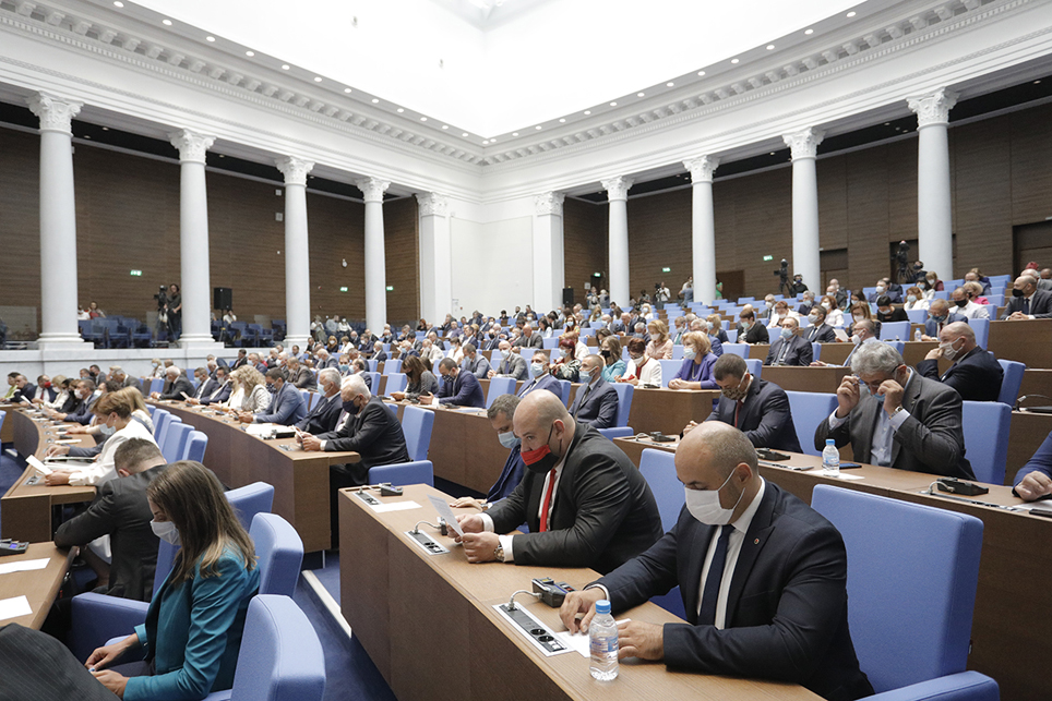 Малките закони, които ще нанесат огромни вреди