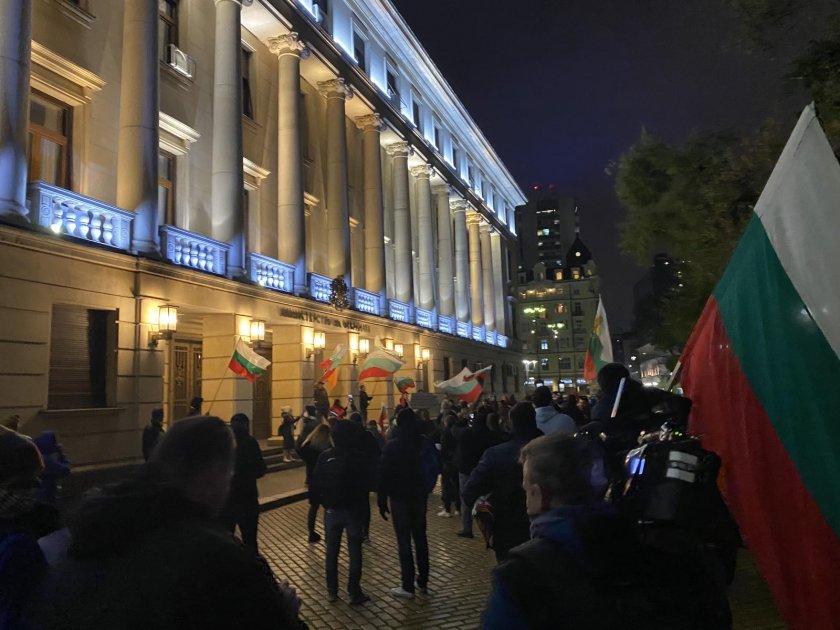 Петима са задържани за вандалски действия на снощния протест в София