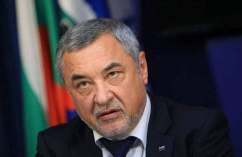 Валери Симеонов напада дребните лозари