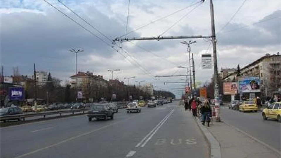 Клошар бе блъснат от кола, докато пресича Цариградско шосе
