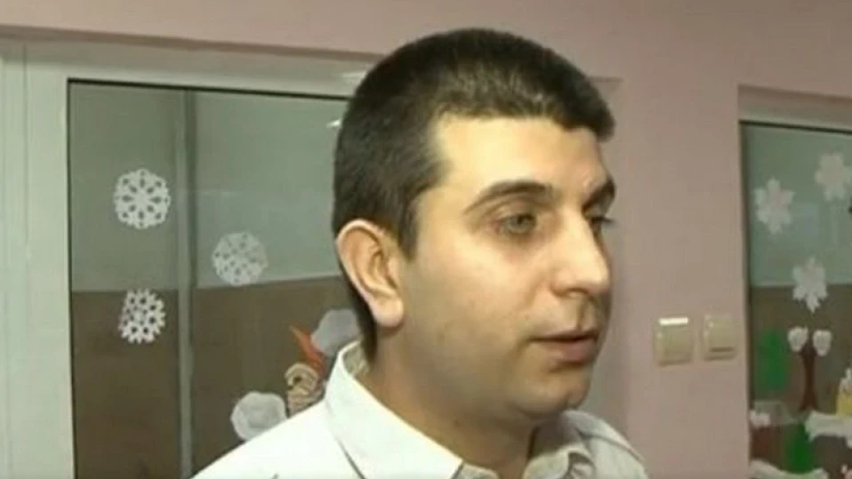 Българин е едновременно учител в Тетевен и диспечер в Ню Йорк