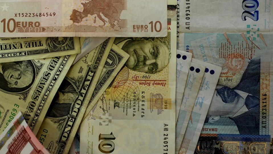 Лихвата по срочните депозити падна под 1%