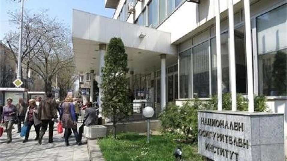 В НОИ отчитат над 46 000 електронни болнични листове от началото на годината